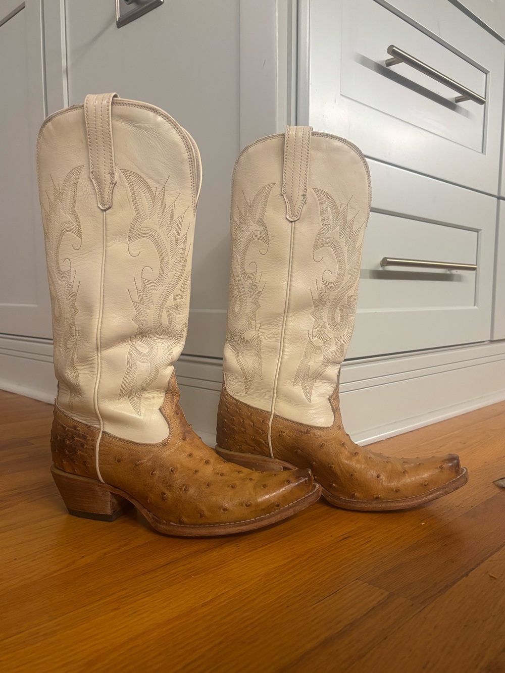 Freebird woodland wheat ostrich Cream and Brown Heeled Boots 2” size 7 - Picture 5 of 14